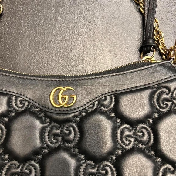 Gucci GG Matelasse Shoulder Bag with Gold Chain - Picture 2 of 6